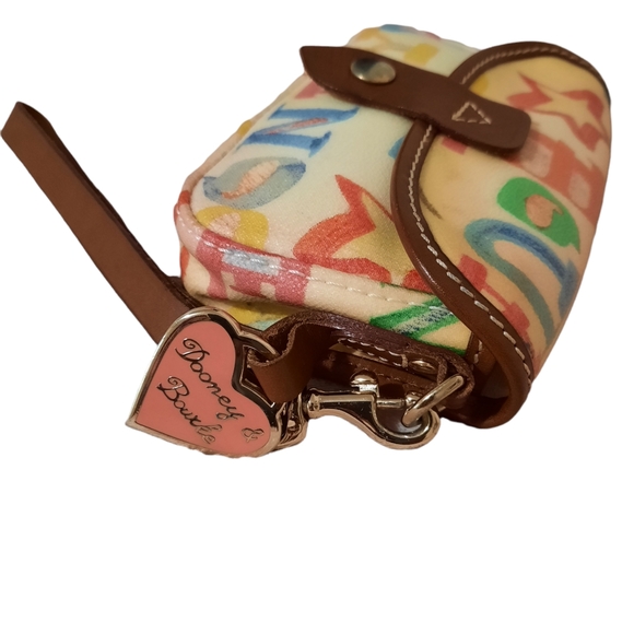 🔥🔥Dooney & Bourke Wristlet with Fun Graffiti Style Writing - Picture 2 of 9